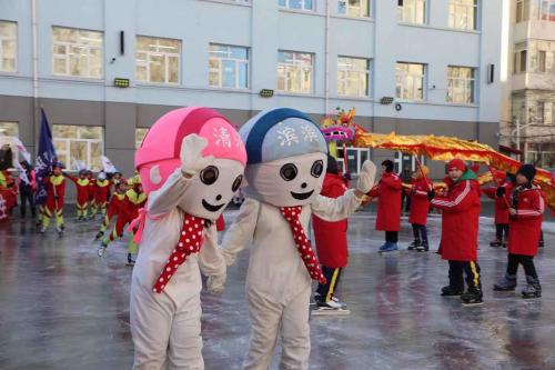 哈尔滨今冬首个校园冰场开滑 已连续开展42年