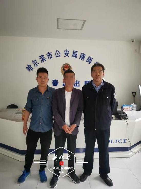 ↑ 中间是犯罪嫌疑人范明超(化名)。