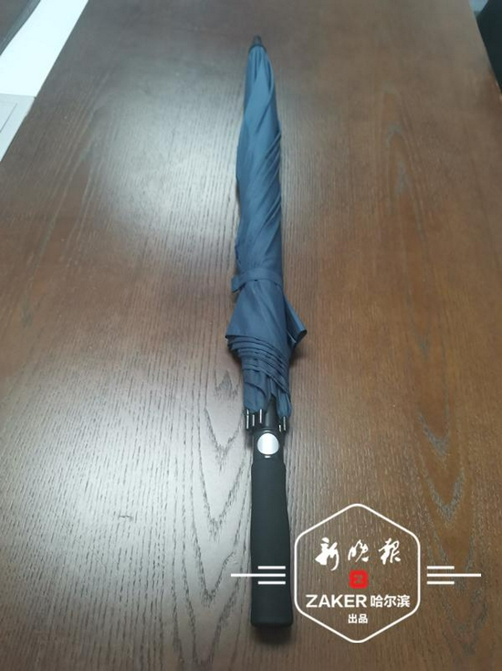 ↑ 姜老师使用的雨伞。