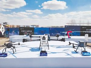4月3日在哈尔滨联合飞机大型无人直升机产业基地拍摄的无人机产品。新华社发  