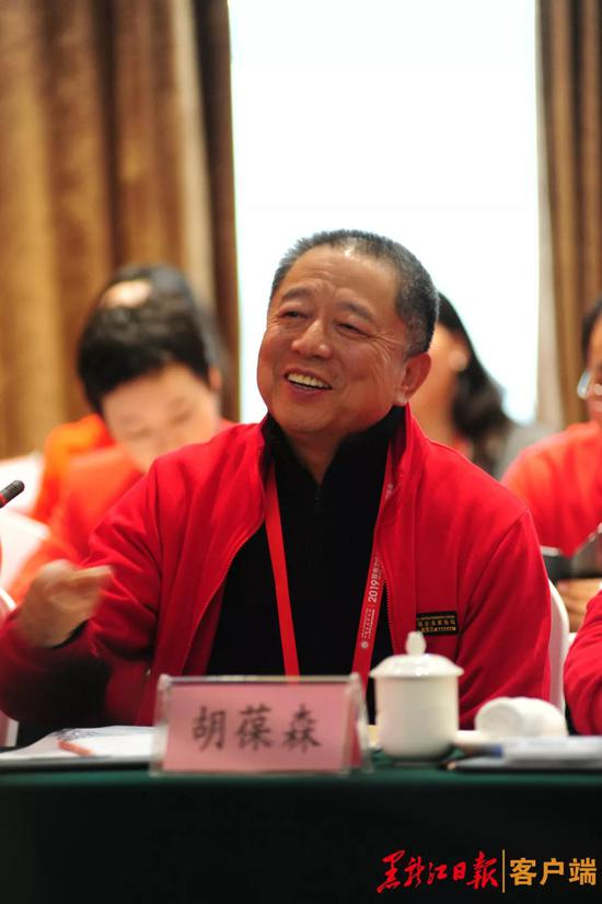 亚布力中国企业家论坛轮值主席、河南建业集团董事长胡葆森。