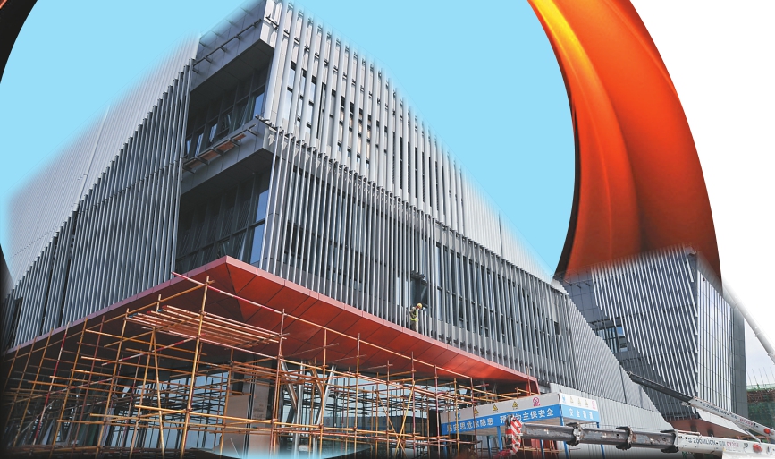 深哈产业园科创总部综合展览馆建设工程已接近尾声。 本报记者苏强摄