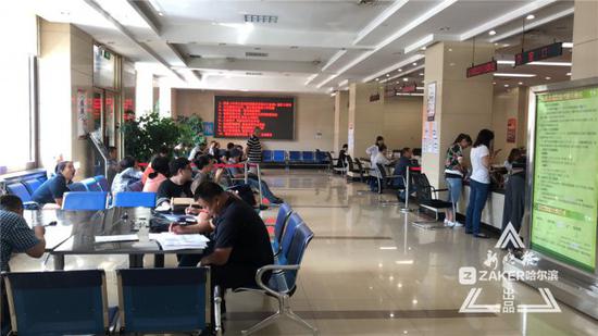 公积金贷款网上预约首日 排队减少现场可约当