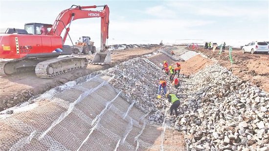 五大连池市高标准农田建设现场。