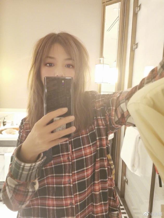 赵薇录节目24小时没睡觉 自拍略显疲惫粉丝太心疼