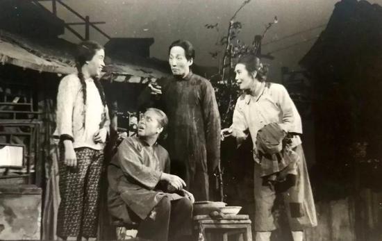 △ 1951 年,人民藝術劇院《龍鬚溝》劇照