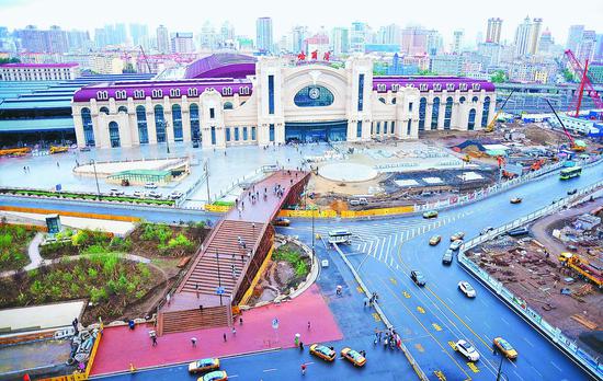 加紧施工建设 哈尔滨火车站南广场预计9月完工
