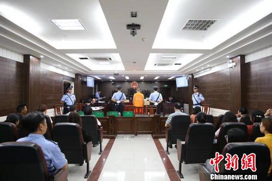 庭审现场。 周莹 摄