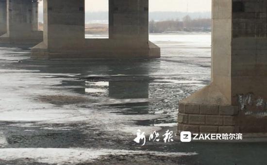 ↑ 江面出现了清沟