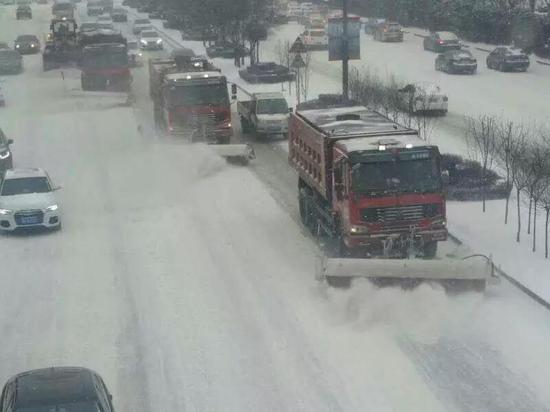 再到大卡玛斯扫雪车队