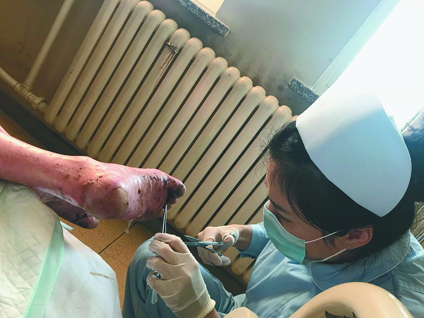 给患者上药医院提供