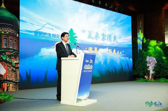 锡东光主任现场阐述电影《黑龙江-大森林里的小夏天》创作思路、推介全省旅游品牌和资源特色