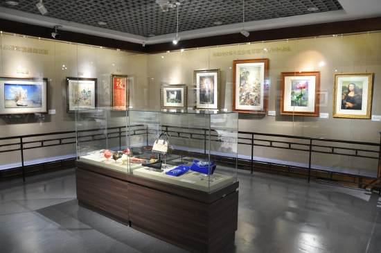 “满绣新章——国家级非物质文化遗产渤海靺鞨绣精品展”在省博物馆开展