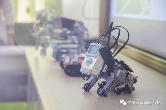 南岗区中小学生综合实践学校乐高机器人课程