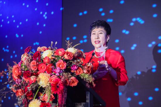 苗方清颜董事长刘莉发表获奖感言