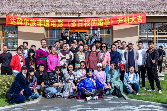 达斡尔族人口_56个民族奔小康满族锡伯族达斡尔族的现状(2)