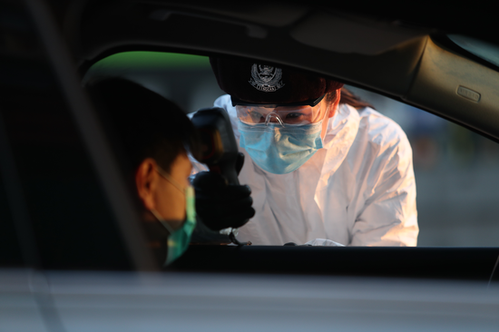 啥是抗疫一线 695d-kiweitv4556152.png