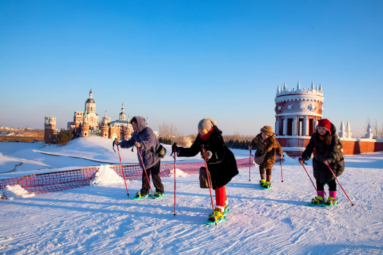 伏尔加开园啦!今天“踏上小雪板 健身助冬奥”