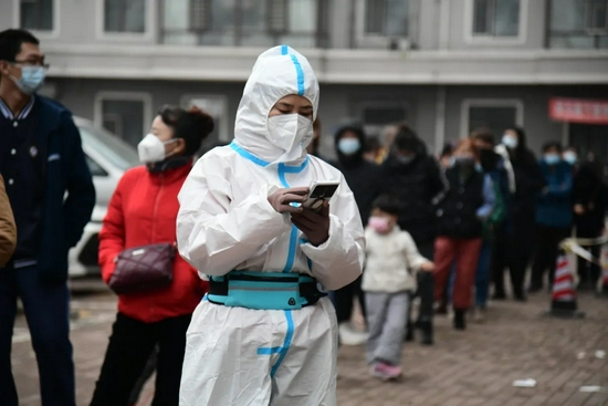 接听社区群众电话