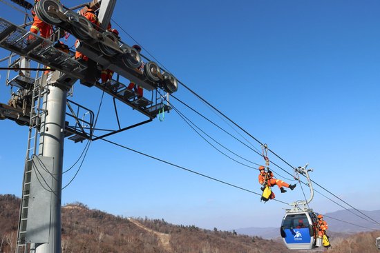 哈尔滨市森林消防支队开展备战亚冬会专勤专训暨雪域救援培训