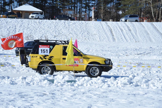 冰雪汽车越野赛