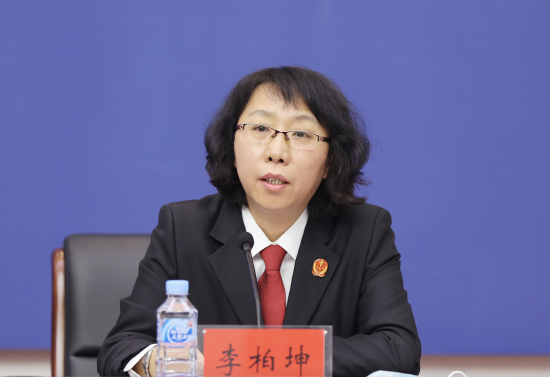 省法院行政审判庭庭长李柏坤通报情况 隋禹摄