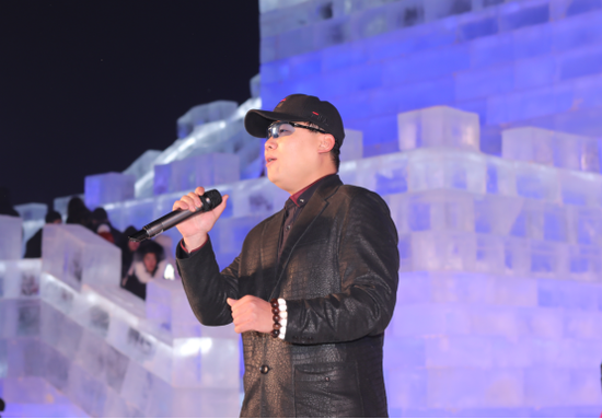 哈尔滨冰雪大世界“冰雪欢乐汇” 摄影:简约如意