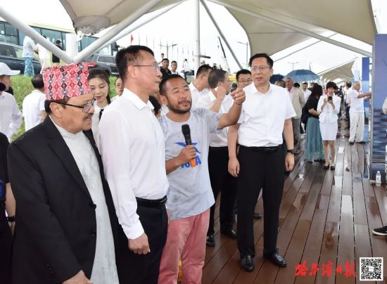 漂浮雕塑公园建设暨国际艺术季活动闭幕式举行 张起翔出席