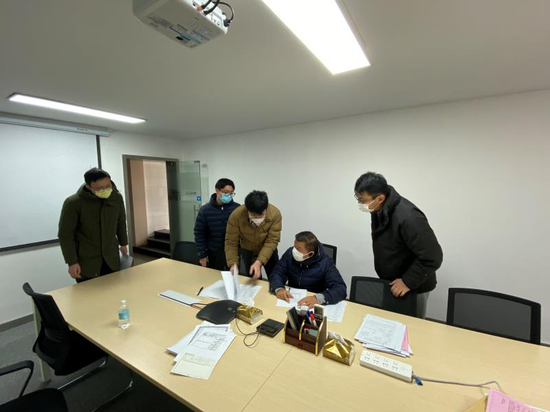 正月十五，邮储银行上海分行以及普陀区支行相关人员赴企业现场完成合同面签。