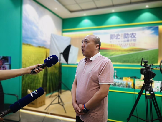 省农业农村厅产业扶贫办副主任 孟繁宏接受采访
