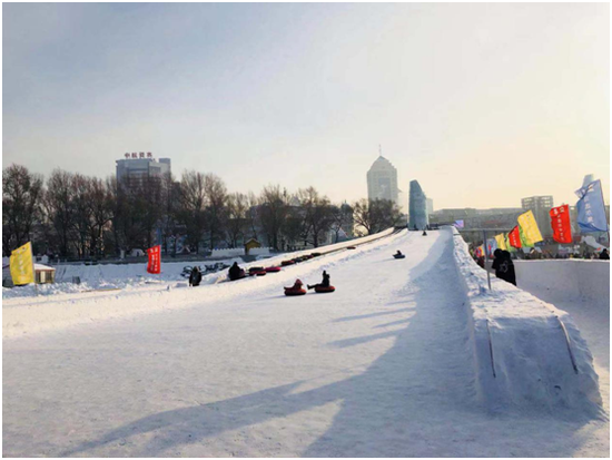 雪圈大滑梯