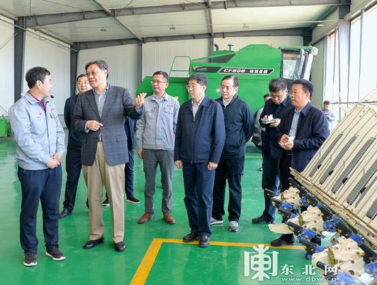 6日，王文涛在五常东方粮仓农业机械合作社调研。孙强摄