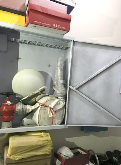消火栓内堆放杂物