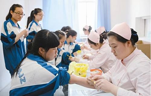 别戴隐形眼镜体检前禁食 南岗区高考生开始体检