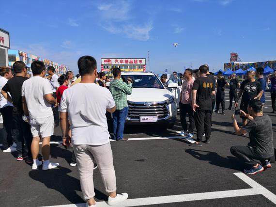 现场新车讲解和