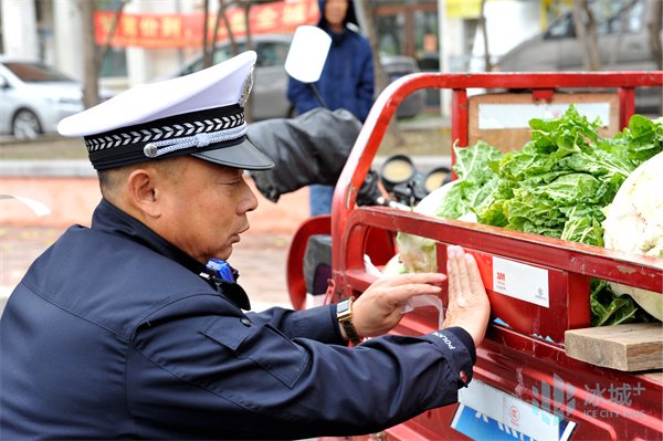 輕微違法不處罰 “亮尾”保安全 | 冰城交警多措并舉護航銷售