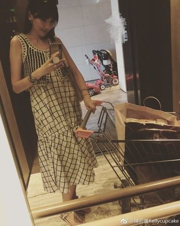 小腹微微凸起