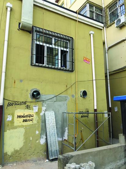 齐市门市私自开设后门窗 闹得小区居民心慌慌