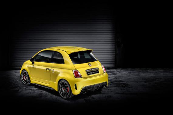 天蝎座务必拥有 Abarth 695 Biposto_哈尔滨汽