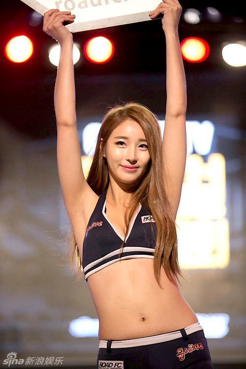 韩国格斗女郎穿比基尼选拔 冠军肉腩抢镜