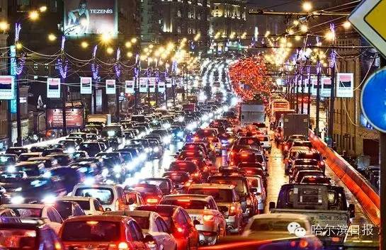 哈尔滨交通高峰时间延长 停车泊位缺80万个