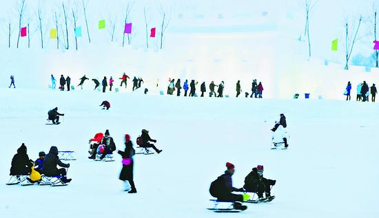 数据显示，从2月7日至2月13日，哈尔滨冰雪大世界共迎来16.9万名游客。