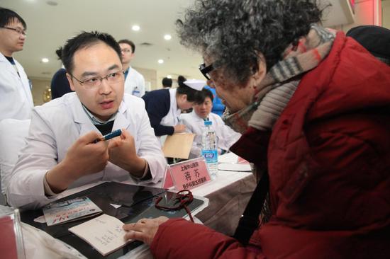 名医到家精准诊疗 哈市一院联合上海华山医院