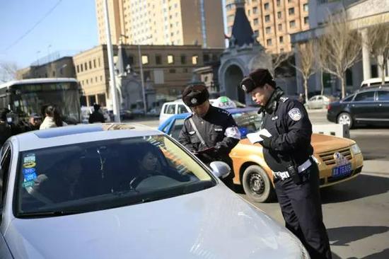 哈市交警:微信可查拥堵情况 手机办业务_哈尔