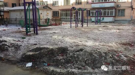 龙房小区：健身广场被垃圾残雪包围