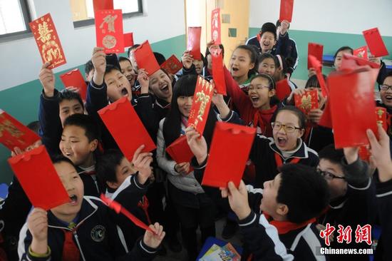 小学生鼓励满载抢绘画开学上演迎开学_宁波频美丽绥化小学红包图片