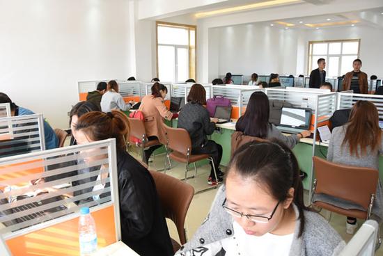 兰西县电子商务创业园培训大学生电商人才_绥