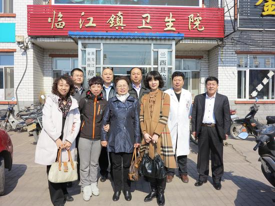 11人在党委副书记,纪检书记韩晶同志的带领下,赶赴兰西县临江镇卫生院