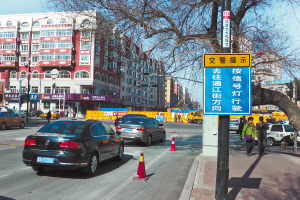 信号时长或调整，需“看灯右转”，地点：经纬街通江街交口。