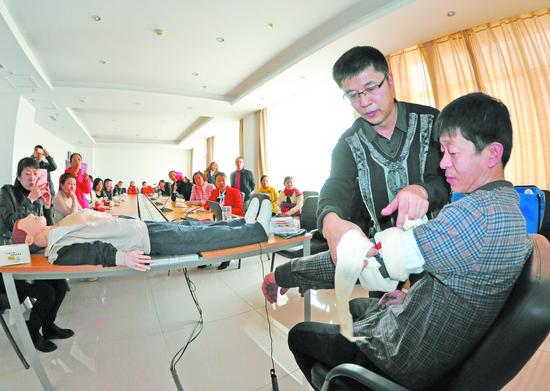 佳木斯市红十字会培训应急救护员 _佳木斯频道